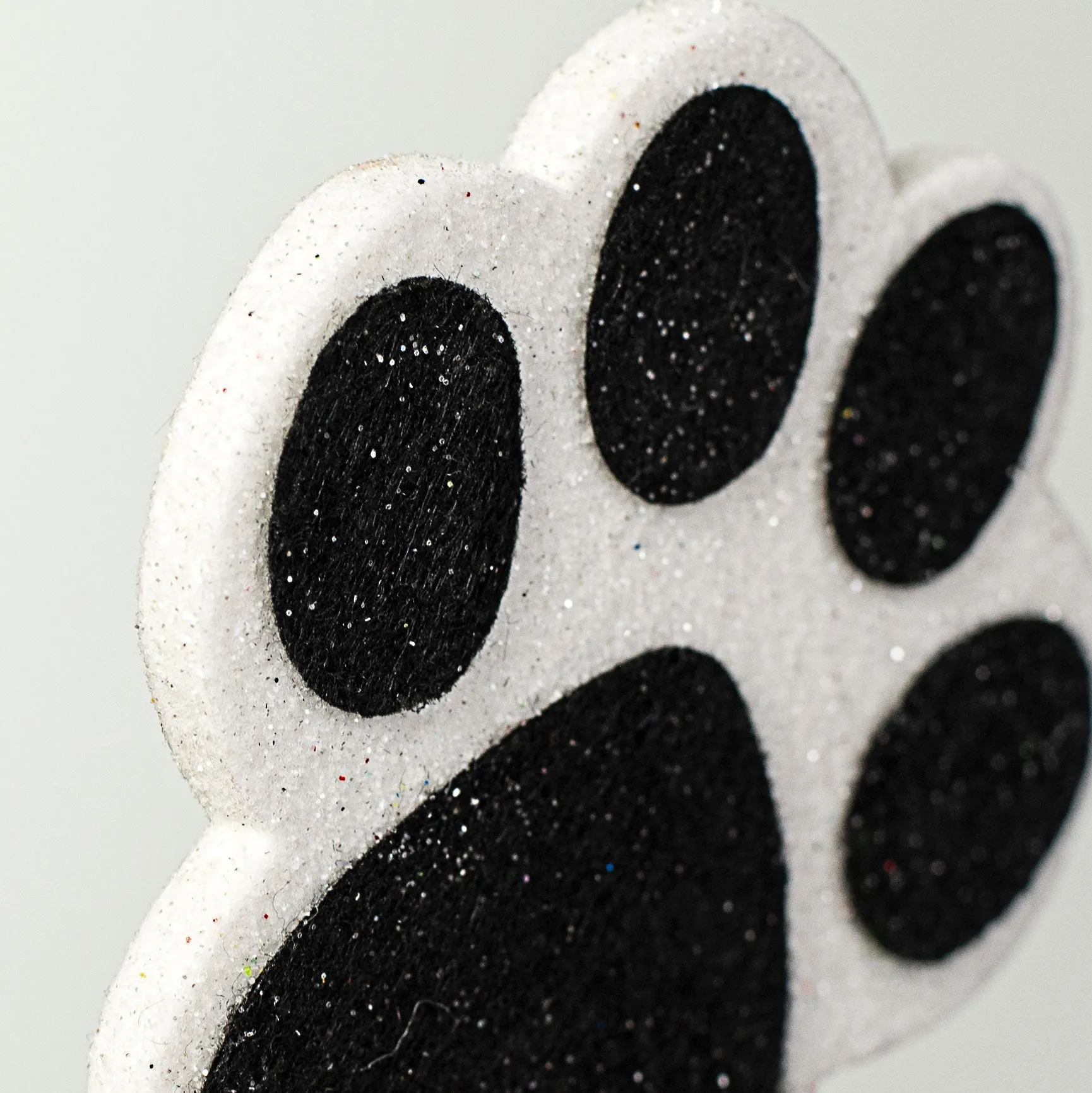 18" Dog Paw Spray: Black