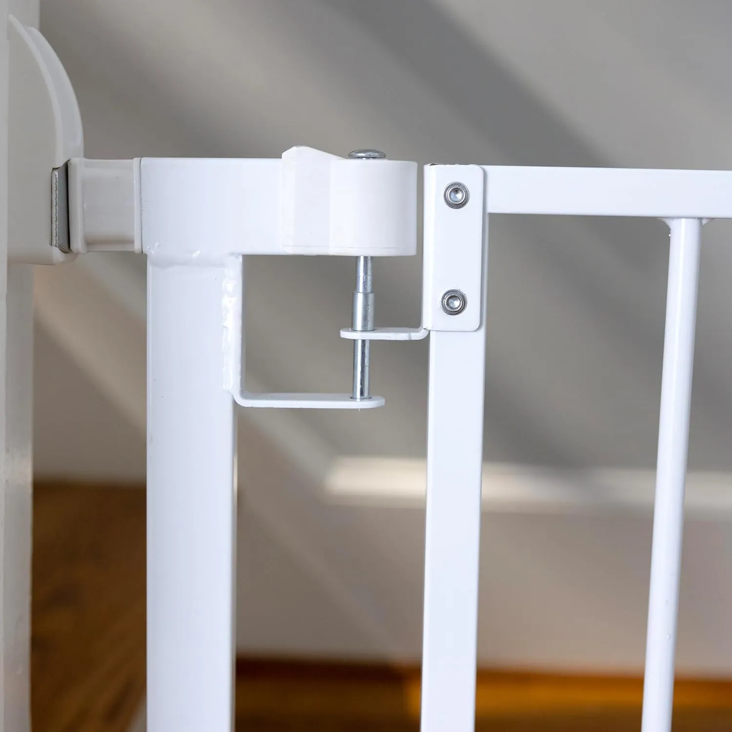 Ingenuity The Doorway 37W Series Pet and Baby Gate with Quad Cam Lock, 30"-37" Wide, 28" Tall, Pressure or Hardware Mounted, Install on Wall or Banister in Doorway or Stairway, Auto Close Door - White
